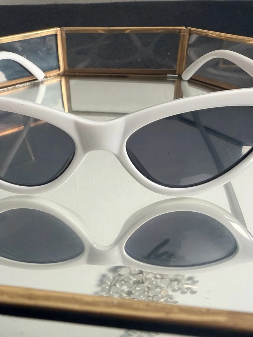 White Cat-Eye Wall Accent Mirror Art
